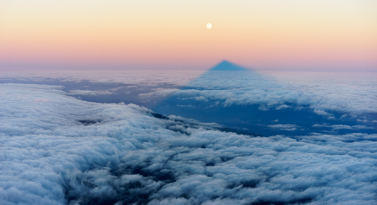Moonset over Pico shadow